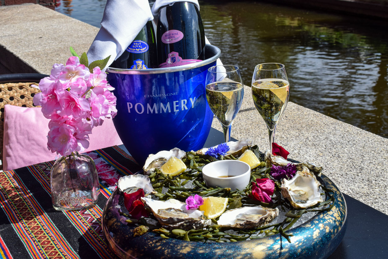 BlueBlood lanceert maandelijkse vrijdagavond met champagne, oesters en live-dj